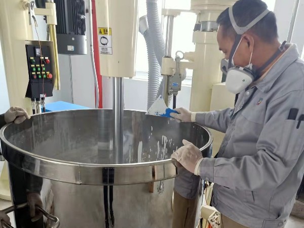 分散机和搅拌机的区别？-登王水性涂料