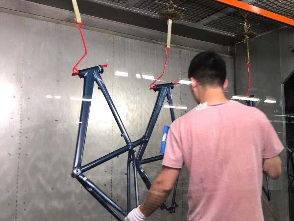 工业水性漆喷涂法施工小窍门